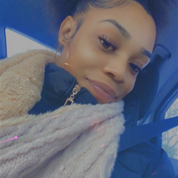 Profile Picture of Danielle Mclemore (@daniellemc5236) on Poshmark