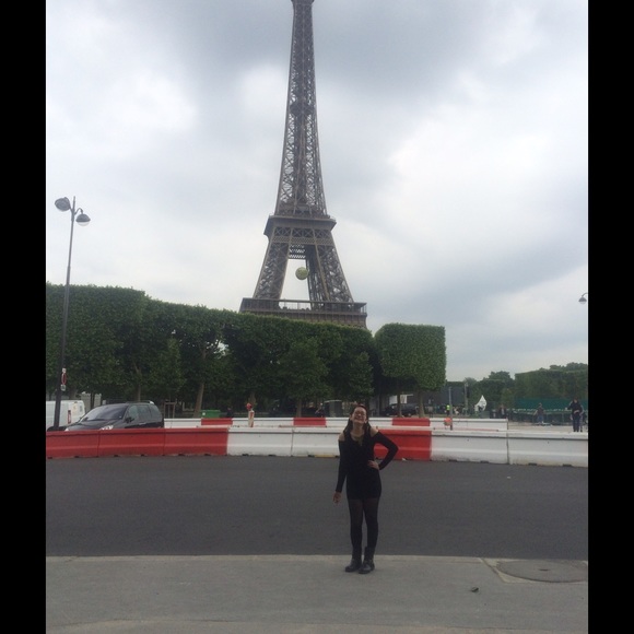 Profile Picture of Lizzy Fraire (@lovelylizzy123) on Poshmark