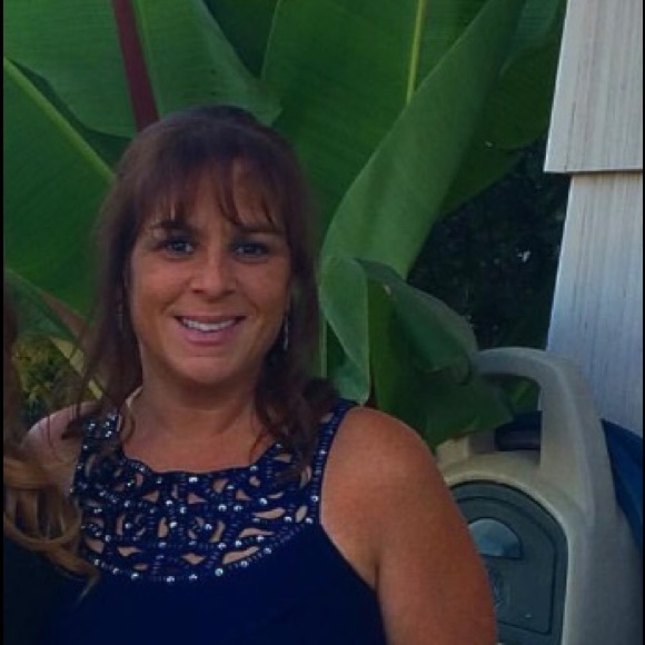 Profile Picture of Lisa Alvarez (@pelemoon) on Poshmark