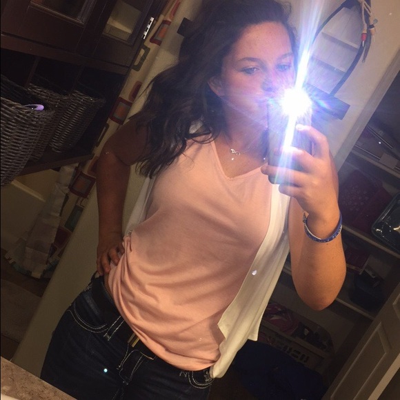 Profile Picture of Sydnie Pevler (@sydpaige73) on Poshmark