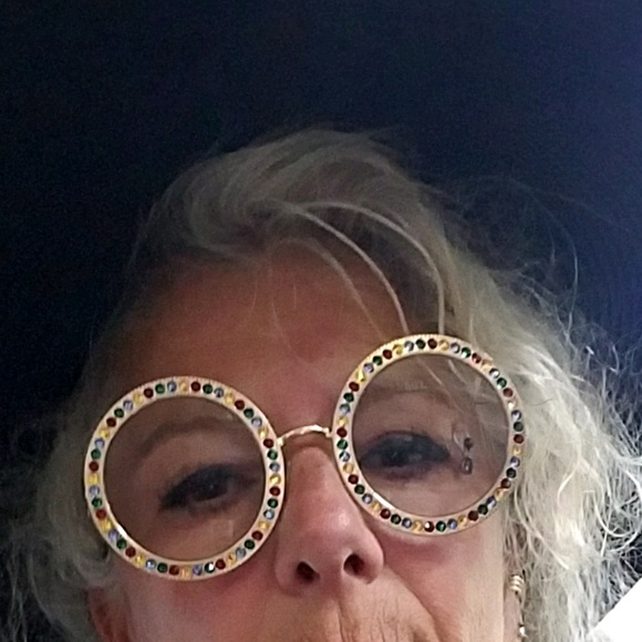 Profile Picture of Lovey Surface (@loveyleigh) on Poshmark