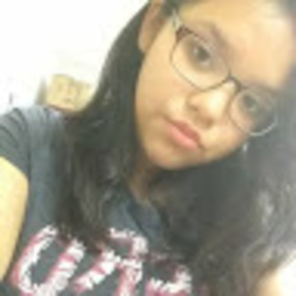 Profile Picture of Paulina Cadena (@cadenapaulina3) on Poshmark