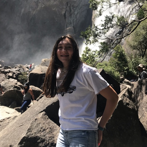 Profile Picture of Nikki Sutliff (@nsutliffsoto) on Poshmark