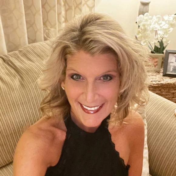 Profile Picture of Nicole Pica (@nicolep324) on Poshmark