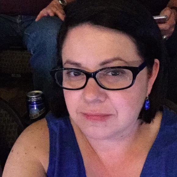 Profile Picture of M Ibarra (@1ravenscloset) on Poshmark