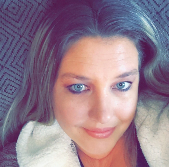 Profile Picture of Lesley Wollner (@lesleywollner) on Poshmark