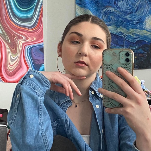 Profile Picture of Kathryn Schiavoni (@k_schiavoni) on Poshmark