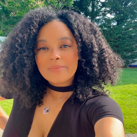 Profile Picture of Rosa Pinto (@rosabutterman) on Poshmark