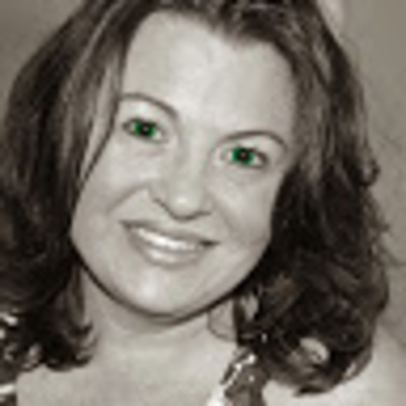 Profile Picture of Lisa Looper (@mrsllooper2922) on Poshmark