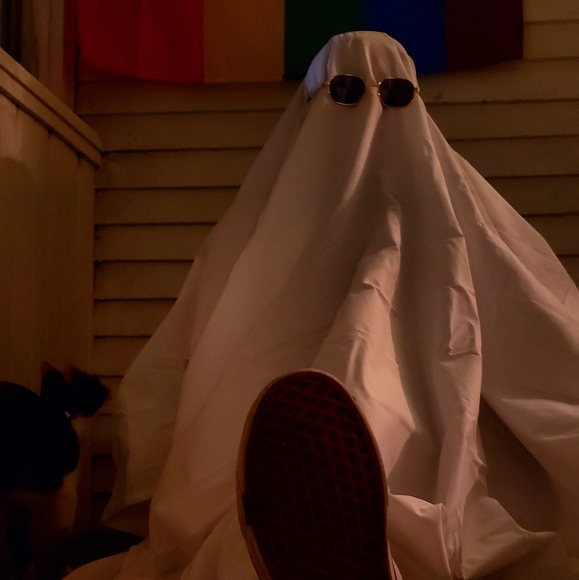 Profile Picture of Vanessa Cerros (@vanessacerros) on Poshmark