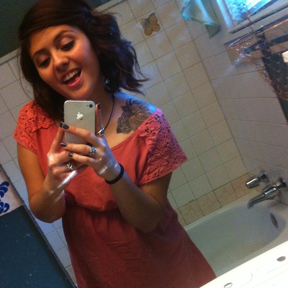 Profile Picture of Jade Solis (@jadelise) on Poshmark