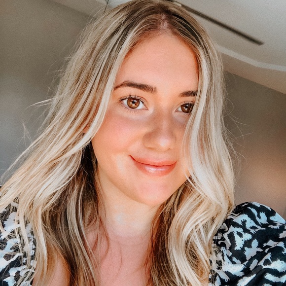 Profile Picture of Alexa Carter (@alexacarter222) on Poshmark