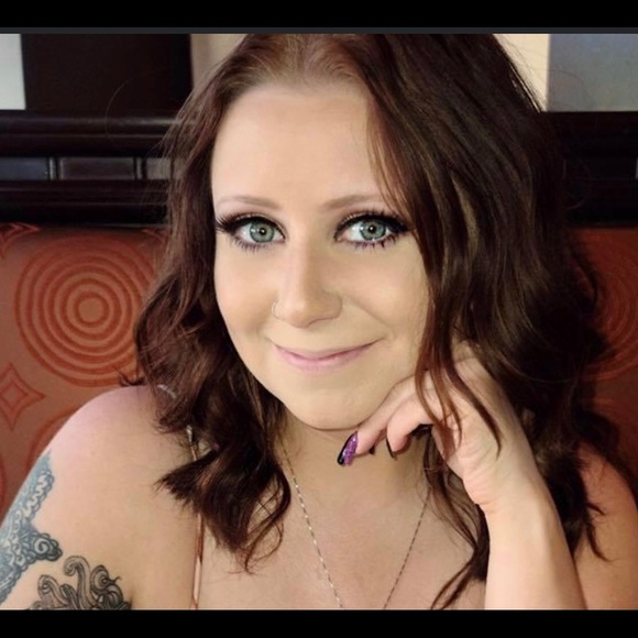 Profile Picture of Sammi Boross (@sammi_boross) on Poshmark