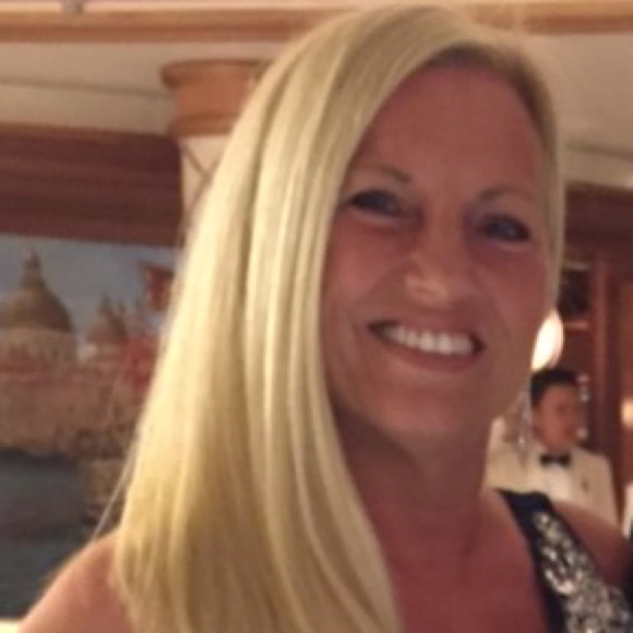 Profile Picture of Cheryl Peck (@passion159) on Poshmark