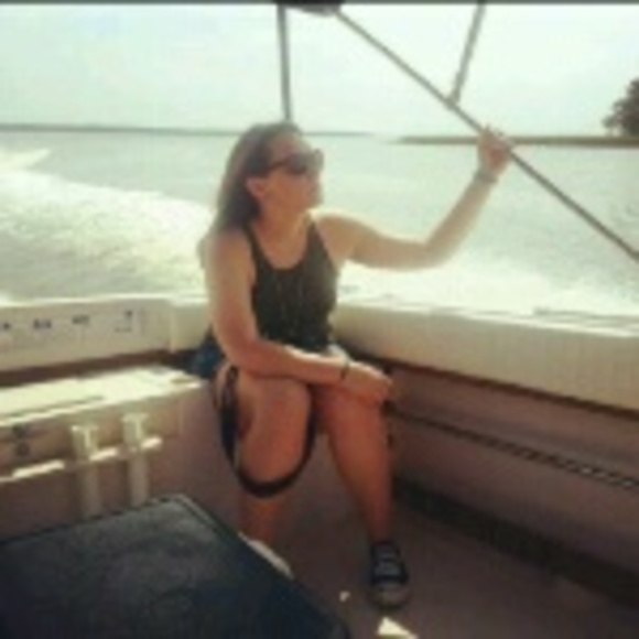 Profile Picture of Mary Pusterla (@maryaustin1989) on Poshmark