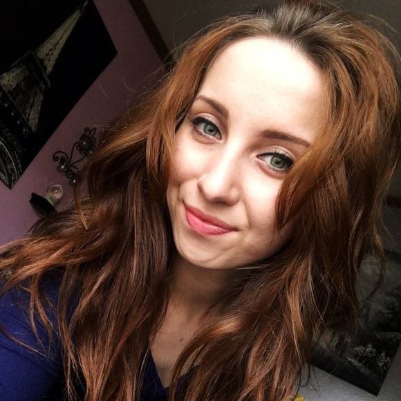 Profile Picture of Stacey Mullins (@wixpix) on Poshmark