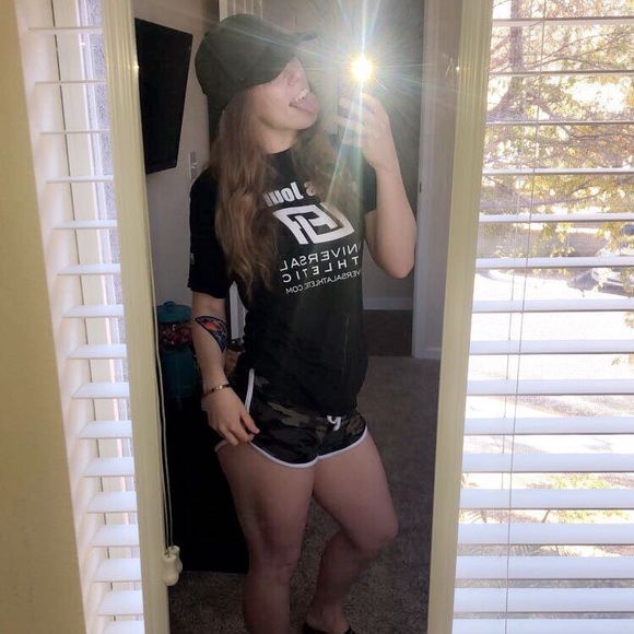 Profile Picture of Danielle Marino (@dmarino0368) on Poshmark