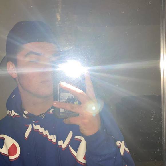 Profile Picture of Alex Aurich (@alex_aurich) on Poshmark