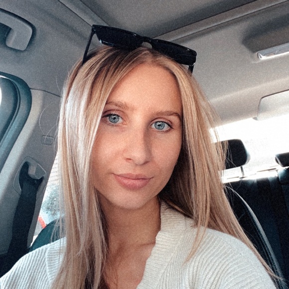 Profile Picture of Alexis Kochanowicz (@alexiskochan) on Poshmark