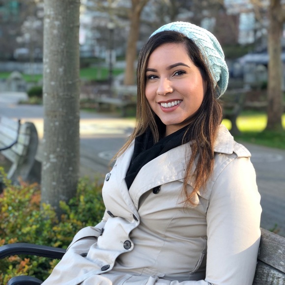 Profile Picture of Crystal Loza (@crystalllll_09) on Poshmark