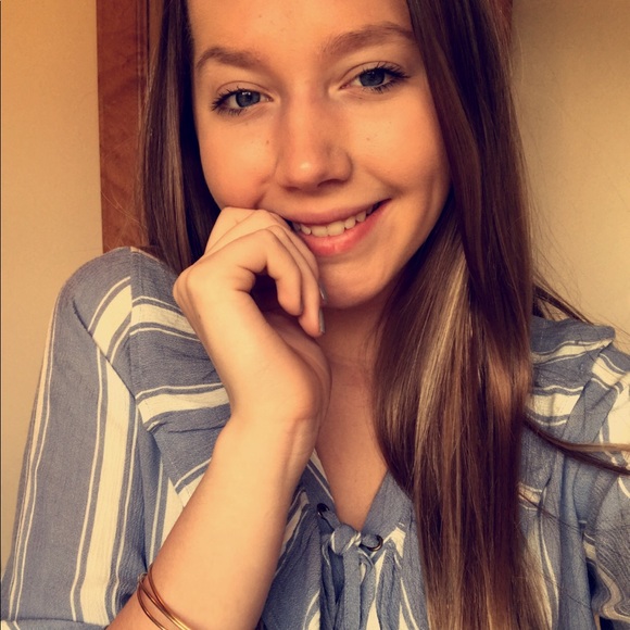 Profile Picture of Hannah Grandy (@hannah_grandyy) on Poshmark