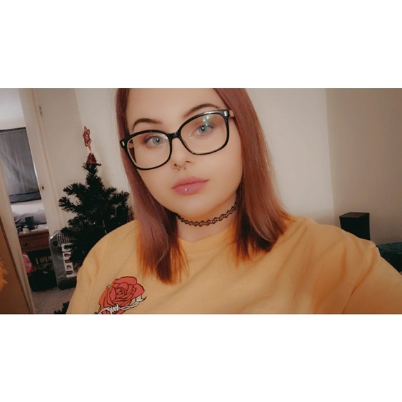 Autumn Wolf - Poshmark Profile Picture of Autumn Wolf (@deadros3s) on Poshmark