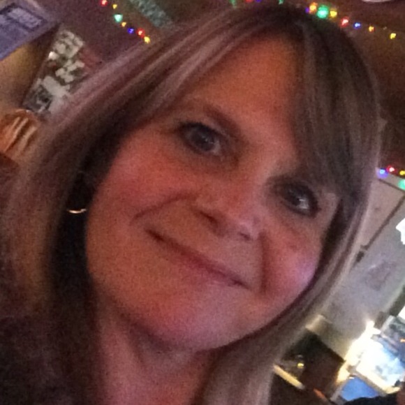 Profile Picture of Traci Brumbles (@idoliquor67) on Poshmark