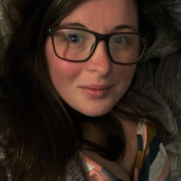 Profile Picture of Gail Roberts (@gailmlandis) on Poshmark