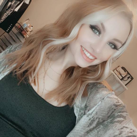 Profile Picture of Shaelynn Deadman (@shaelynnaudrey) on Poshmark