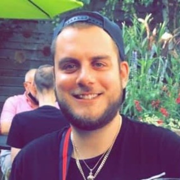 Profile Picture of Dan Roytman (@droyt27) on Poshmark