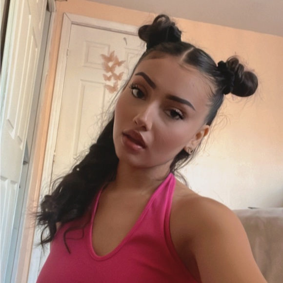 Pilar Alvarado - Poshmark Profile Picture of Pilar Alvarado (@pilaralvarado) on Poshmark