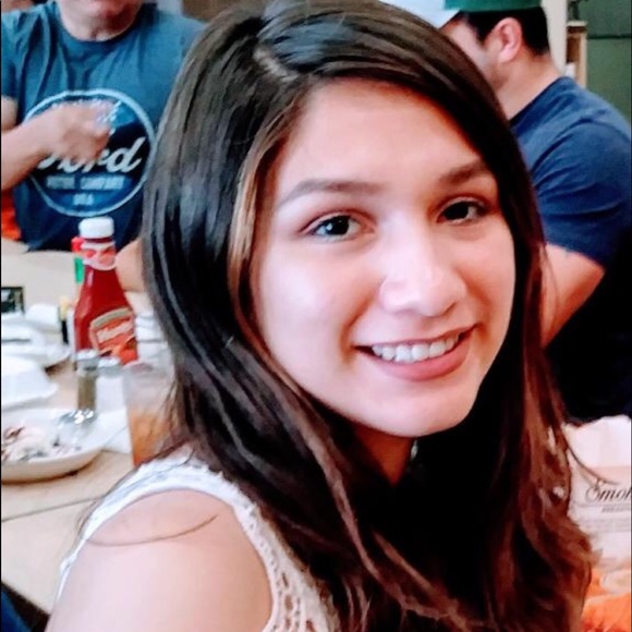 Profile Picture of Ruby Salinas (@rbby5560) on Poshmark