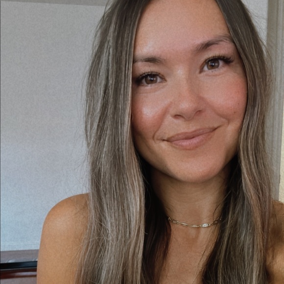 Laura Sakimoto - Poshmark Profile Picture of Laura Sakimoto (@lauraephillips) on Poshmark