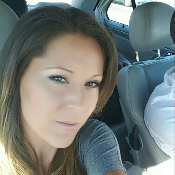 Profile Picture of Carissa Picchi (@carissapicchi) on Poshmark