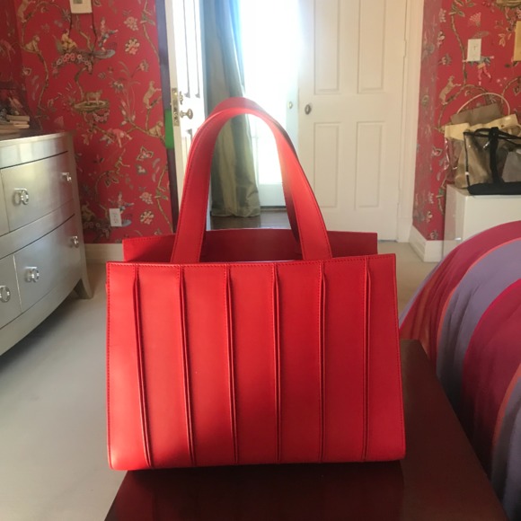 Profile Picture of Jean Tang (@jeanztang) on Poshmark