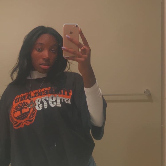 Profile Picture of Brittany Saulters (@bsaulters) on Poshmark