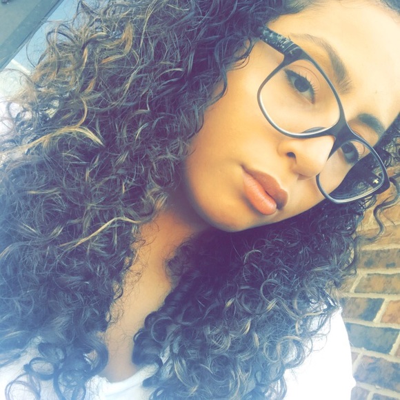 Profile Picture of Nirmine Yakine (@nirmine123) on Poshmark