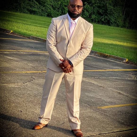 Profile Picture of Leander Roque (@lroque0131) on Poshmark