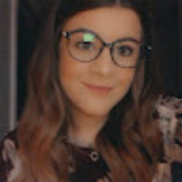 Profile Picture of Kristen Greenham (@kristengreenham) on Poshmark