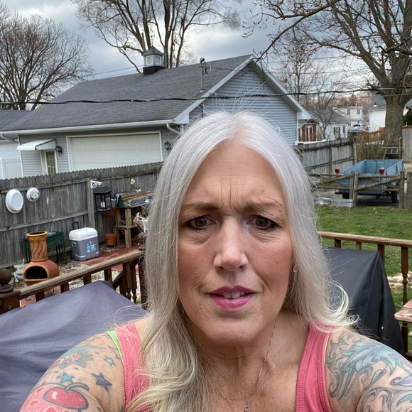 Profile Picture of Amy Minarik (@sunshinea1968) on Poshmark