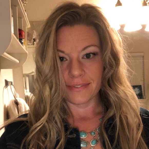 Profile Picture of Jessica Perreault (@jessperr2011) on Poshmark
