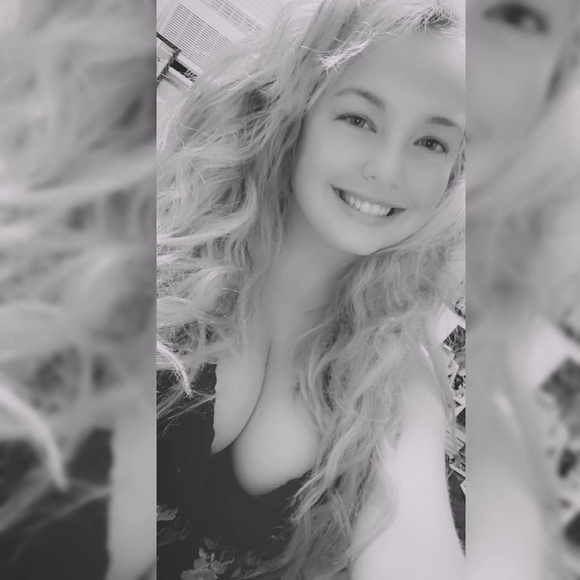 Profile Picture of Brianna Shanholtz (@briannanoel96) on Poshmark