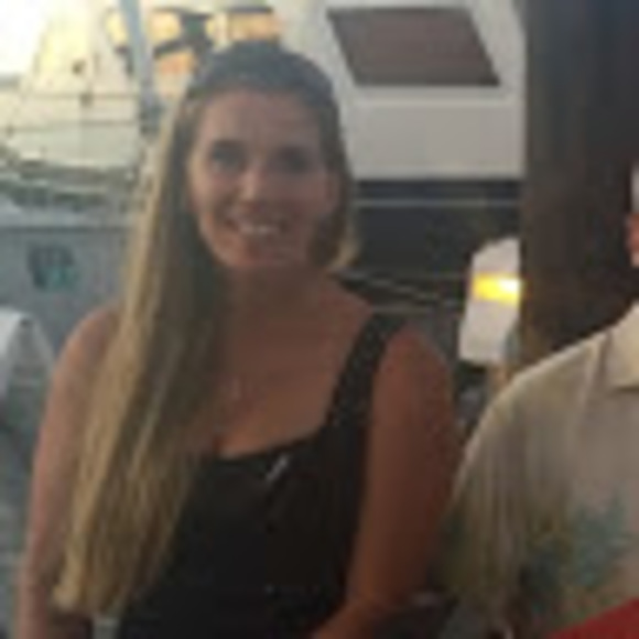 Profile Picture of Brandi Szablewski (@brandiflectere) on Poshmark