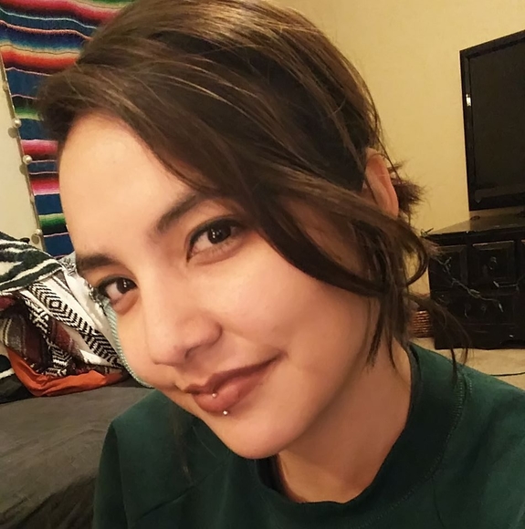 Profile Picture of Adriana Rocha (@adrianaro_) on Poshmark