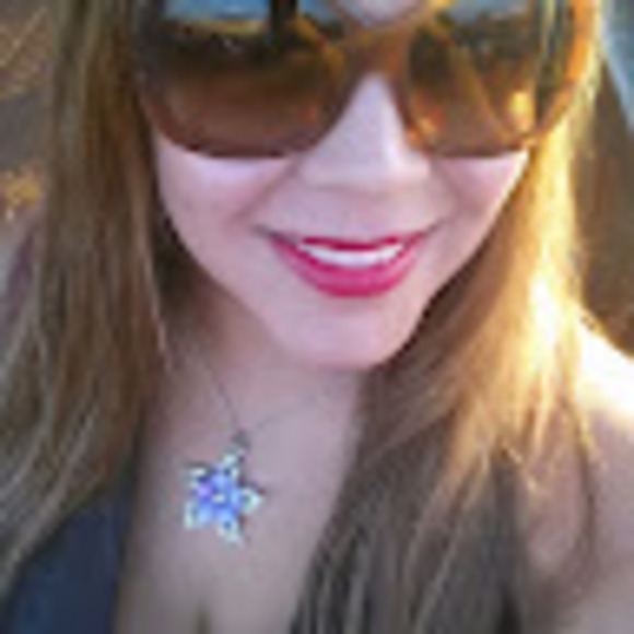 Profile Picture of Naná Durlacher (@ndurlacher) on Poshmark