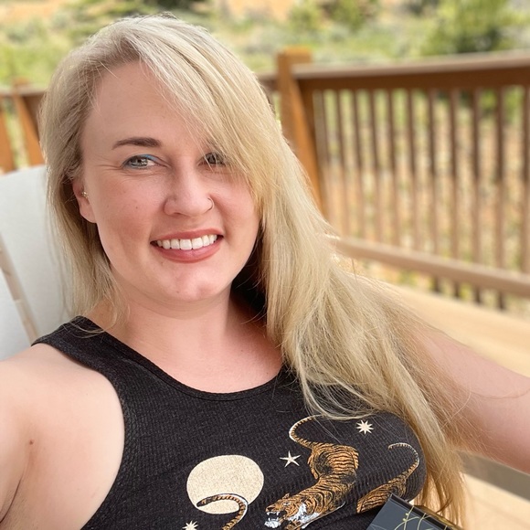 Profile Picture of Rebecca Beck (@lunabek2017) on Poshmark