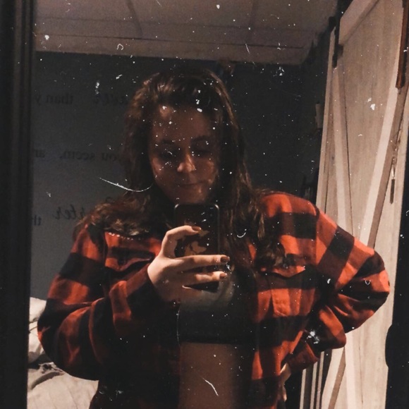 Profile Picture of Taylor Lafave (@taylorlafave19) on Poshmark