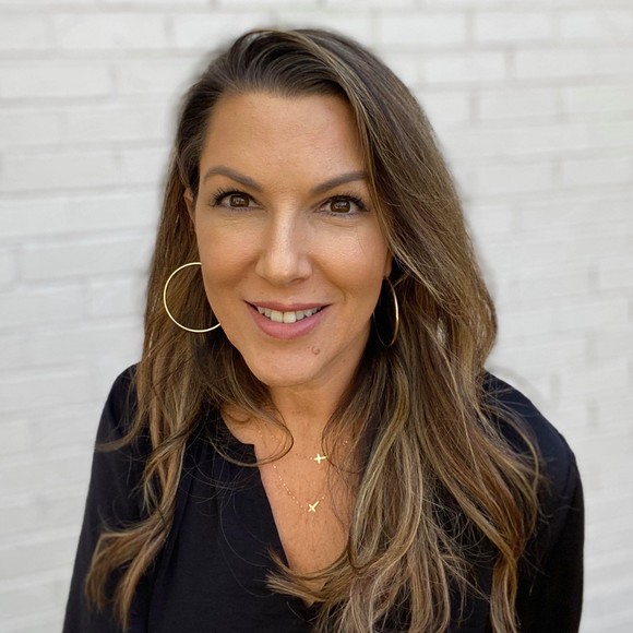 Profile Picture of Robin Parker (@robinpbird) on Poshmark