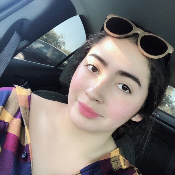 Profile Picture of Angie Guzman (@angg99) on Poshmark