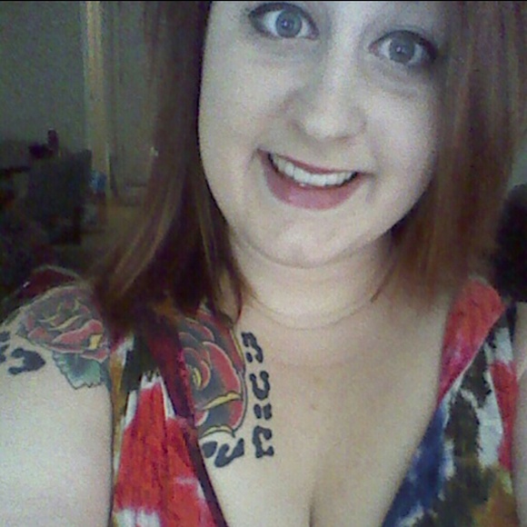 Profile Picture of Mariel Johnson (@marieljohnson51) on Poshmark